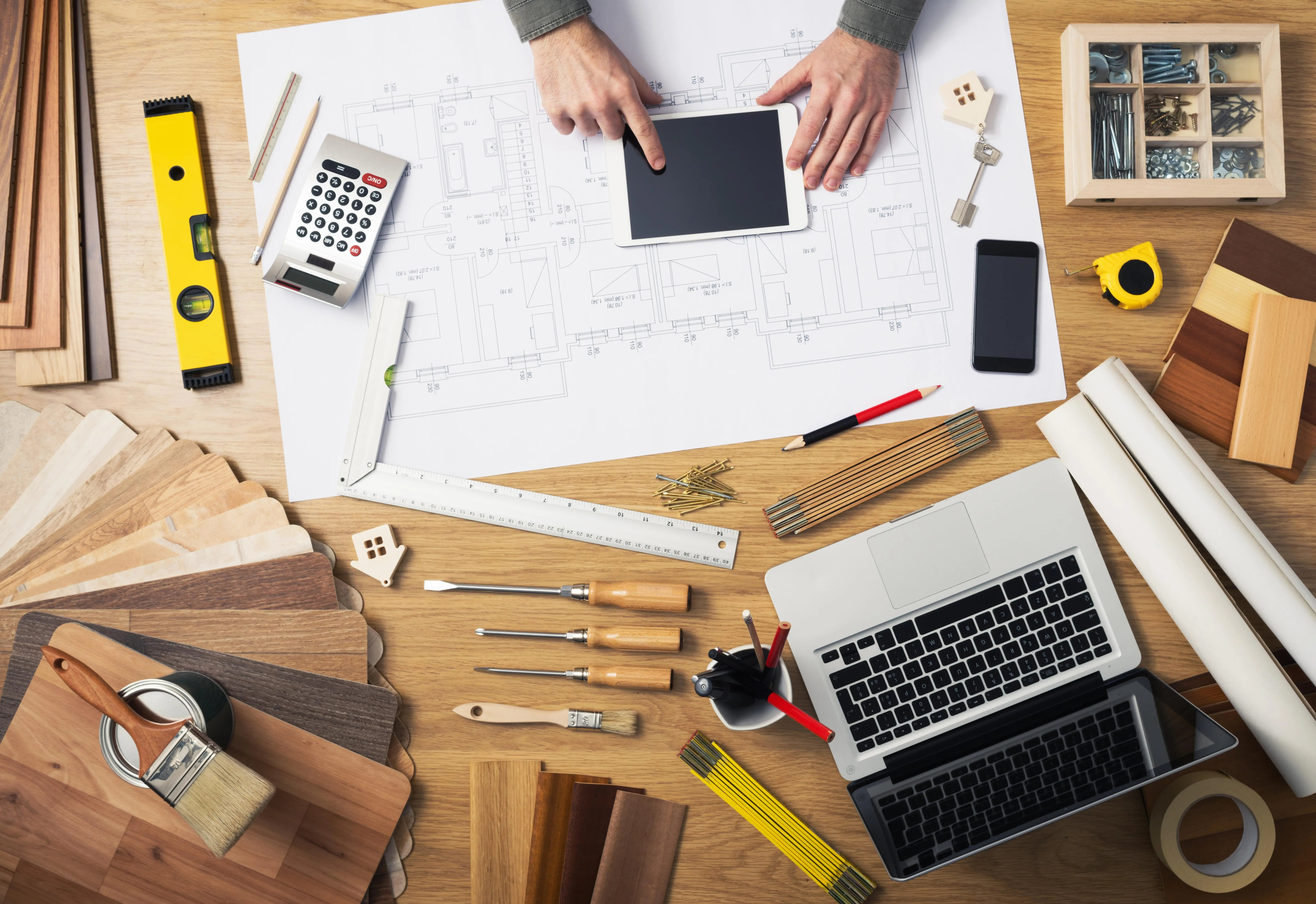 construction-engineer-s-desk-buildersmeet